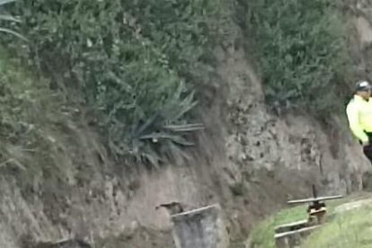 Los agentes de Policía fueron al lugar para el levantamiento del cadáver.