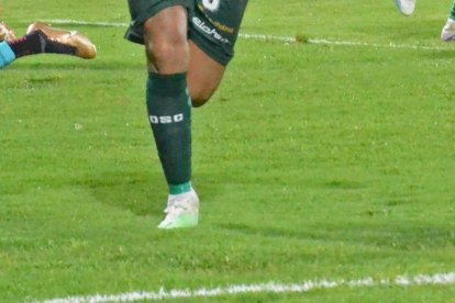 Richard Calderón, el volante de  Orense destaca que jugar ante Barcelona es una motivación EXTRA.