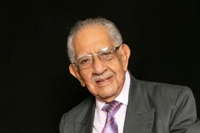 Tiene 91 años y su voz, así como sus movimientos al bailar, siguen bien parados.