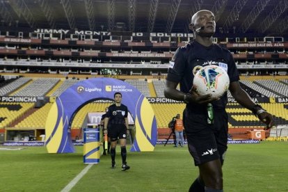 Augusto Aragón, será el árbitro central y seguro que será un show su intervención.