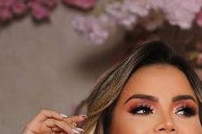 La presentadora tiene aproximadamente seis meses de embarazo.