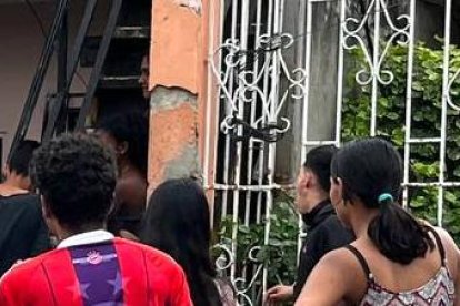 La víctima mortal trató de escapar  de sus verdugos. Policía llegó al lugar.