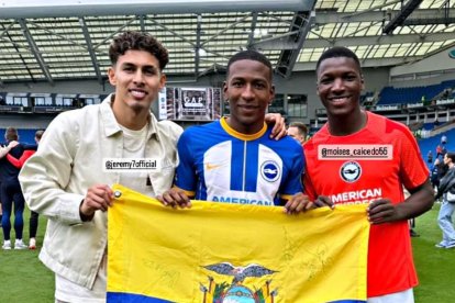 El orgullo ecuatoriano del Brihgton de Inglaterra, Jeremy Sarmiento, Pervis Estupiñán y Moisés Caicedo.