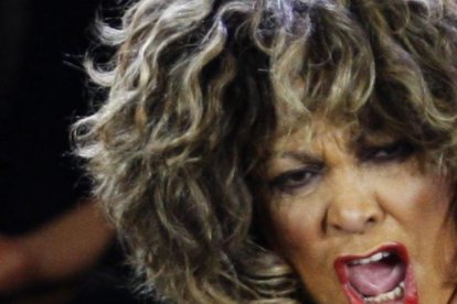 LAnna Mae Bullock, ​ conocida como Tina Turner, fue una cantante suiza​ de origen estadounidense.