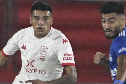 Emelec enfrentó a Huracán en Argentina.