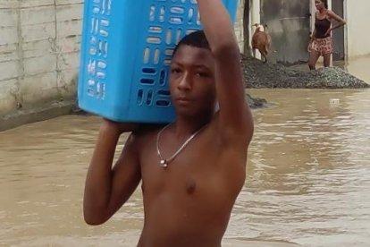 Inundaciones y desbordamientos de ríos dejó afectados en Esmeraldas.