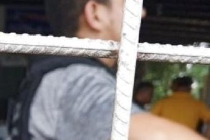 En el sitio del crimen, los agentes recopilaron 12 indicios balísticos.