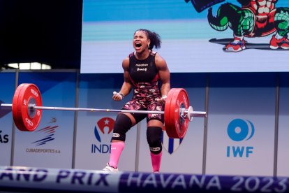 Angie Palacios rompió récord mundial en arranque y ganó medalla de oro, en el Gran Prix de halterofilia que se disputa en Cuba.