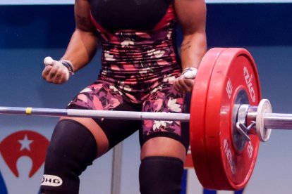 Angie Palacios rompió récord mundial en arranque y ganó medalla de oro, en el Gran Prix de halterofilia que se disputa en Cuba.