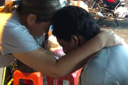 Gilber no pudo contener las lágrimas al saber que su mamá murió.