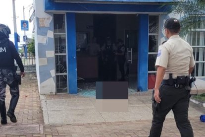 El cuerpo de un hombre quedó inerte al pie de una UPC.