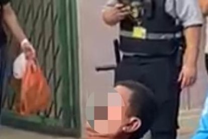 El hombre fue retirado en una ambulancia hacia una casa de salud y se encuentra estable.