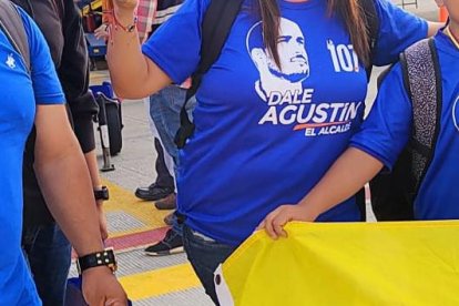 Pasajeros de la ruta aérea Panamá-Manta a su arribo.