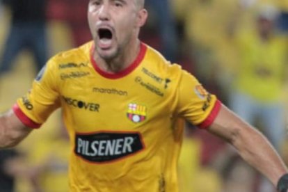 Jonatan Bauman puso el 2-2 por la vía del penal.