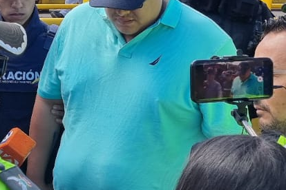 Luis Arboleda alias Gordo Luis, en su medio personal de la Policía y Migración