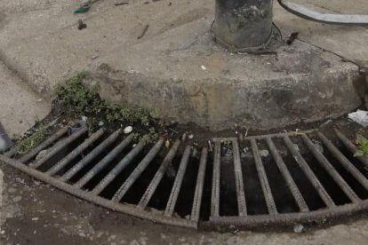 La madrugada de este viernes 7 de julio un auto se impactó contra un poste en la av. Manuel Gómez Lince, sector Mucho Lote 1. El conductor murió.