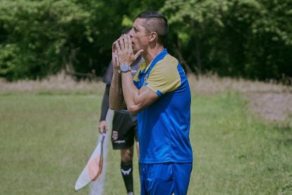 Julián García lleva su segundo partido dirigiendo al Astillero.