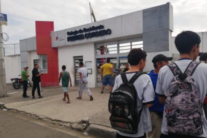 En un colegio del suburbio de Guayaquil hubo alarma por una supuesta amenaza de bomba.