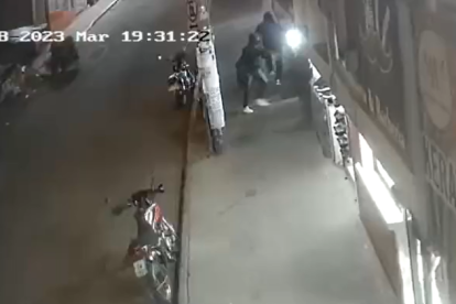 En imágenes quedó registrada la matanza en una peluquería del sur de Quito.