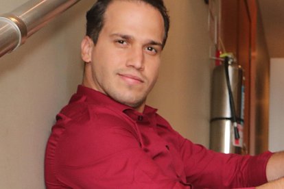 Leonel Allegues está de regreso en la música con su nuevo tema El Vacilón.