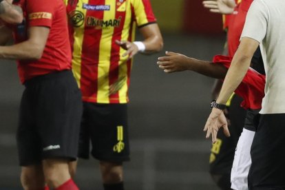 AMDEP7715. PEREIRA (COLOMBIA), 02/08/2023.- Jugadores (d) de Pereira discuten con los de Independiente hoy, al final de un partido de los octavos de final de la Copa Libertadores entre Deportivo Pereira e Independiente del Valle (IDV) en el estadio Hernán Ramírez Villegas en Pereira (Colombia). EFE/ Ernesto Guzmán Jr.
