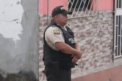 Por el robo de un celular, un ciudadano fue baleado frente a su hija en la cooperativa Pájaro Azul, norte de Guayaquil.