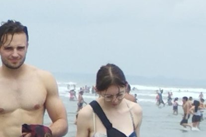 Este sábado 12 de agosto hubo mayor presencia de bañistas en el balneario de Montañita.