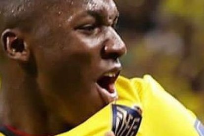 Caicedo jugó para las divisiones formativas de IDV, llegando al primer equipo.