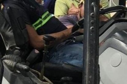 La víctima fue sorprendida en el interior de la maquinaria en la que debía laborar.