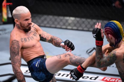 Marlon Vera (i) ya venció a Sean O'Malley, el 15 de agosto de 2020.