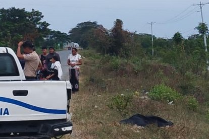 El hombre tatuado que presentaba heridas de bala  fue abandonado a unos 200 metros de redondel del cantón Nobol.