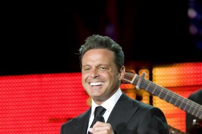 Luis Miguel Gallego Basteri, ​​ conocido como Luis Miguel, es un cantante y productor mexicano puertorriqueño.