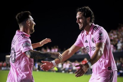 Una festejo para nunca olvidar Leonardo Campana - Lionel Messi.