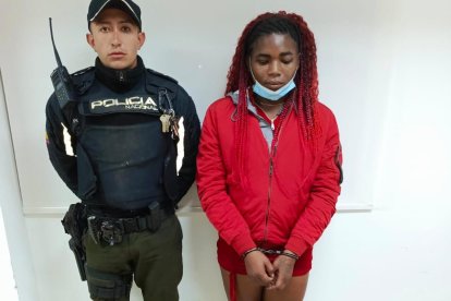 La sospechosa intentó esconder la 'merca' ilegal.