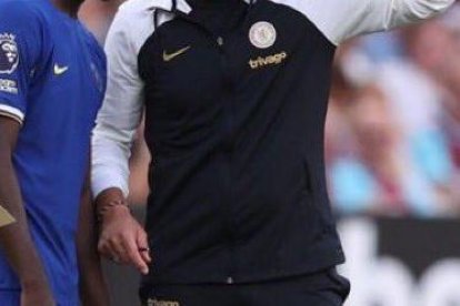 Moisés Caicedo (c) lleva dos partidos disputados con el Chelsea de Inglaterra.