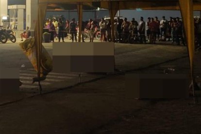 Una balacera dejó muertos y heridos en una gasolinera de Durán.