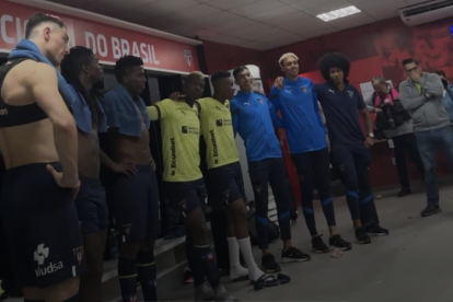 Los jugadores de Liga de Quito en el estadio Morumbí, después de eliminar a Sao Paulo: se celebró agradeciendo a Dios.