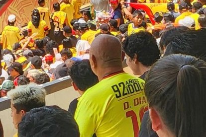 Buena cantidad de público en la primera final entre Barcelona y Dragonas.