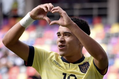 Kendry Páez de 16 años podría debutar ante Argentina.