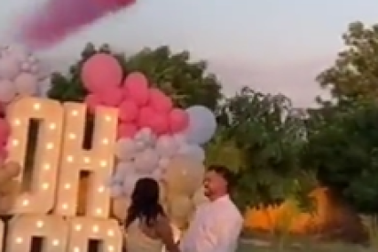 La aeronave reveló el sexo del bebé antes de presentar el desperfecto.