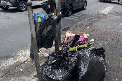 La basura acumulada preocupa a algunos lugareños.
