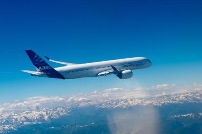 El Airbus A350-900 despegó a las 10:30 y se vio obligado a aterrizar por un "riesgo biológico"