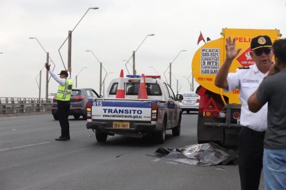 Un muerto resultó de un accidente en el puente de la Unidad Nacional este día.