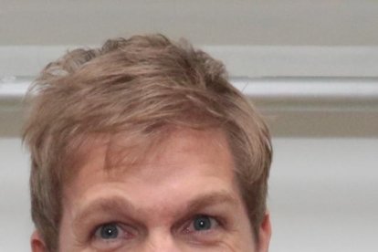 Kevin Burrai o Kevin Rubio con la  camiseta de Ecuador, listo para las eliminatorias.