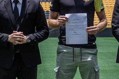 Gente amarilla: Diego López, Carlos Alfaro Moreno, Javier Burrai y Antonio Álvarez.