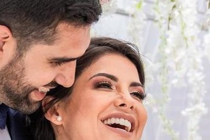 La actriz Cinthya Coppiano con su esposo, el día de su matrimonio.