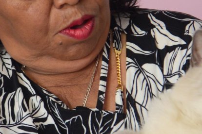 Hasta la gata Bellita ‘marchó’. Terminó ‘puteada’ porque no quiso colaborar en la sesión de fotos.