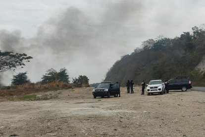 Policías realizaron una detonación controlada en una zona baldía.