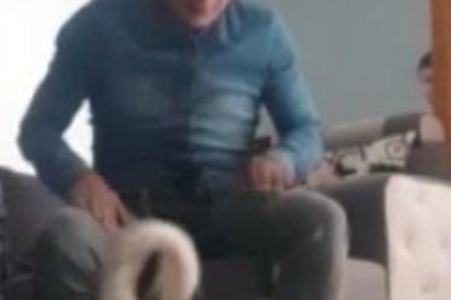 En la derecha se puede ver la imagen del fantasma de un niño.