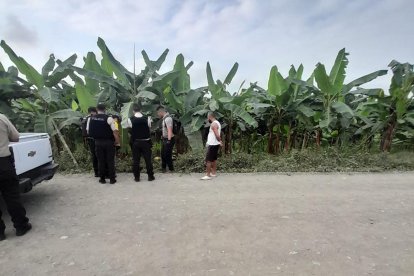 A un costado de la vía en el sector La Chocolatera, localizaron a los marinos.